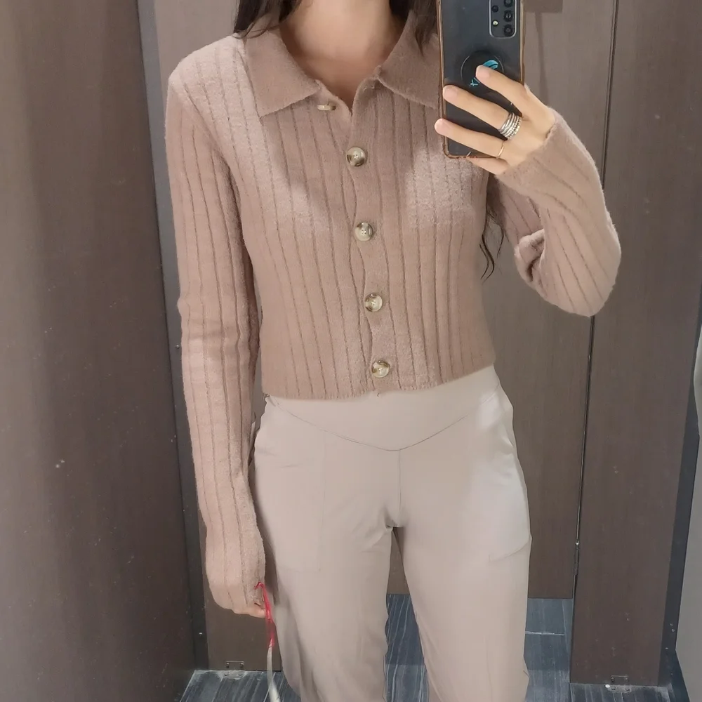 🌱Host Pick🌱🆕NWT London Kaye Taupe Collared Ribbed Button Up Cardigan Sweater - Picture 3 of 3